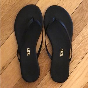 TKEES black flip flops size 7